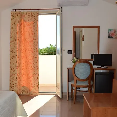 Isolabella 3* Foce Varano